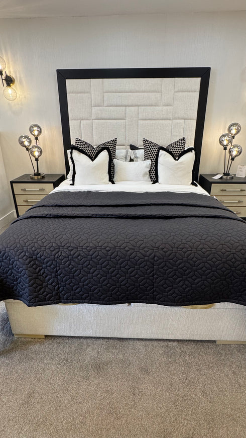 Peri Black and Cream Bed