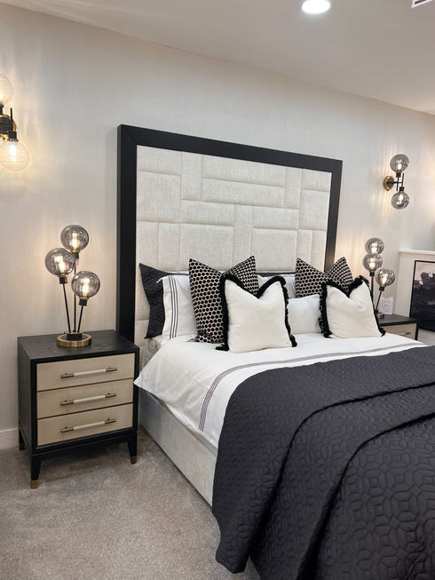 Peri Black and Cream Bed