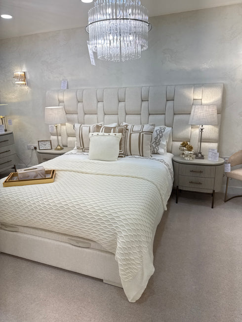 Silverstone Off-White Boucle Bed