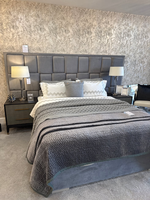 Grande Capri Plush Silver Bed