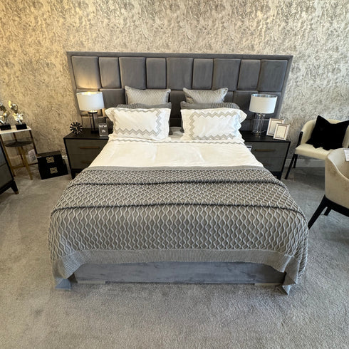 Grande Capri Plush Silver Bed