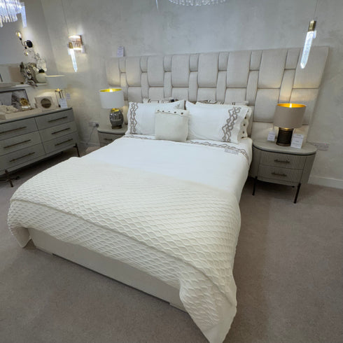 Silverstone Off-White Boucle Bed