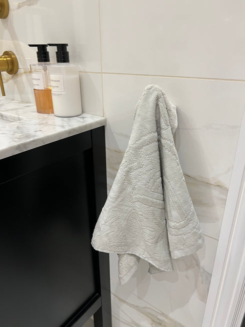 Araldico Hand Towel Pearl Grey